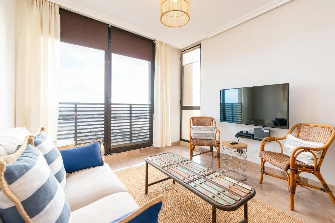 Fee4Me: First Line Luxury Apartment أرّاثيفي