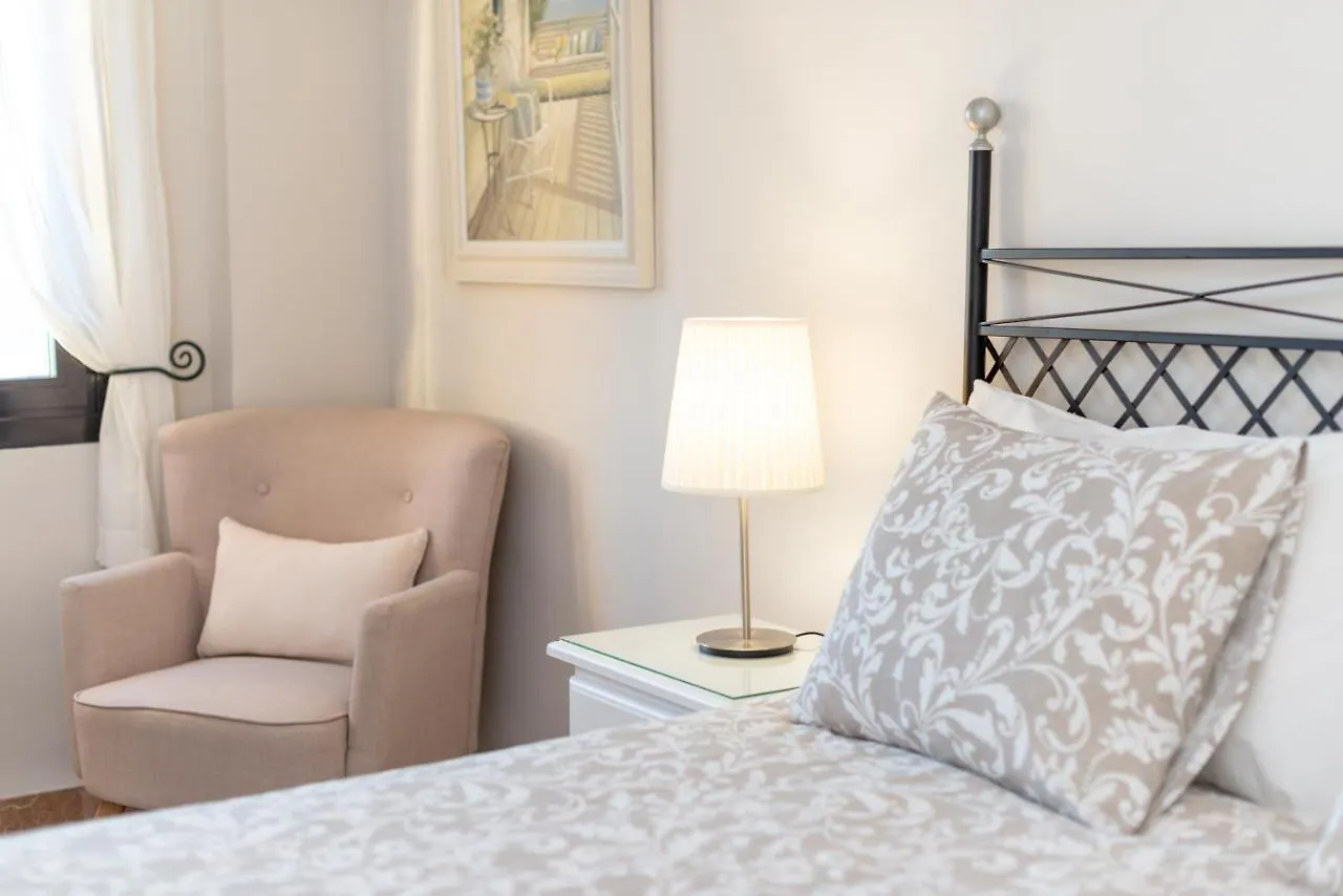 Fee4Me: First Line Luxury Apartment أرّاثيفي