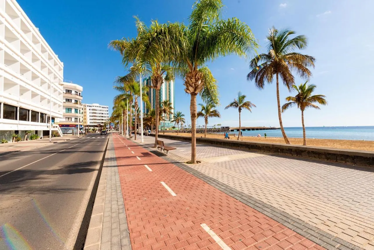Fee4Me: First Line Luxury Apartment Arrecife  Ισπανία