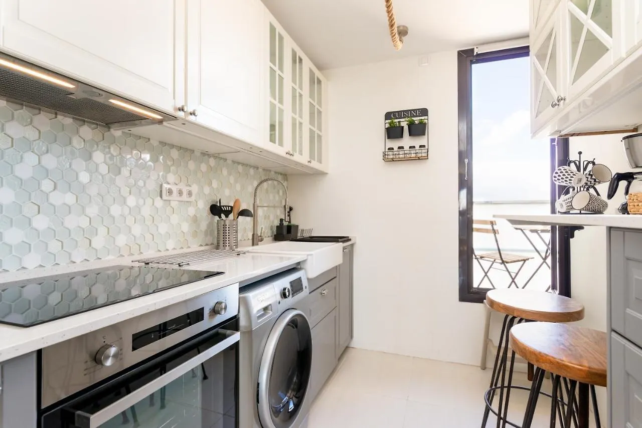 Fee4Me: First Line Luxury Apartment أرّاثيفي